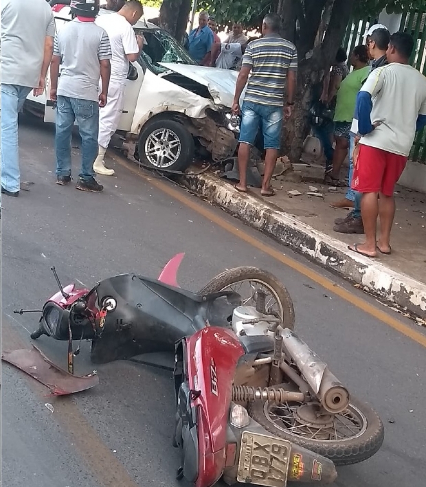 Homem morre em coliso entre carro e moto em rotatria prxima da Arena Pantanal