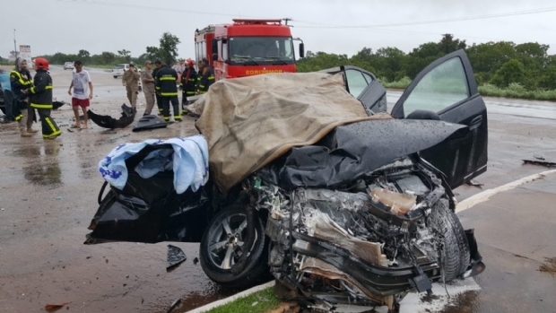 Idoso que ficou preso s ferragens em coliso entre nix e Hilux morre no Pronto Socorro