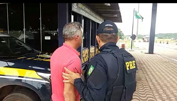 PRF prende motorista de carreta em flagrante por embriaguez