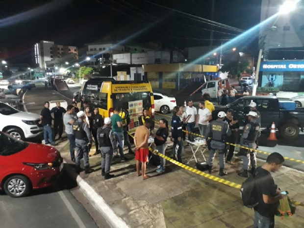 Blitz da Lei Seca prende 11 motoristas e apreende 36 veculos na Av. do CPA