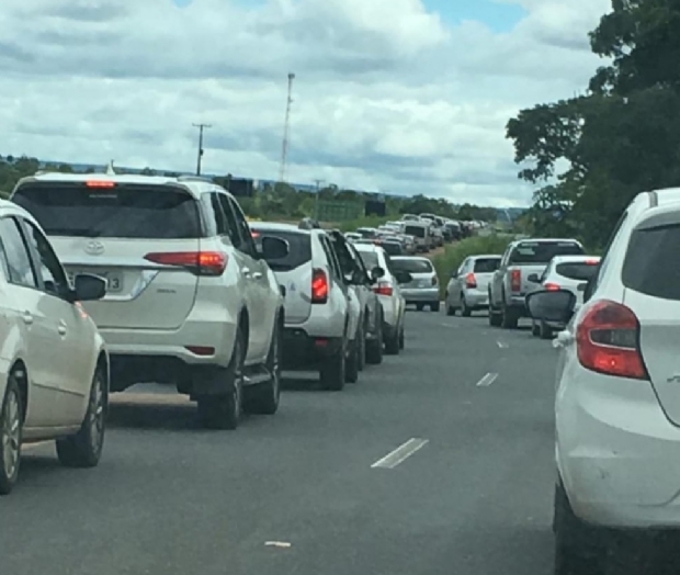 Congestionamento marca domingo de carnaval na estrada de Chapada; PM far comboio