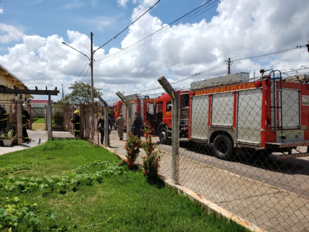 Curto-circuito provoca incndio em escola e Corpo de Bombeiros  acionado;   veja fotos e vdeos 