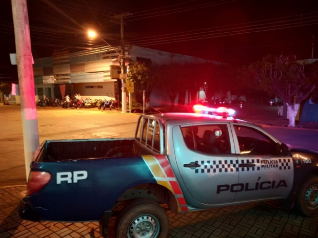 Prefeito e mais trs so mantidos em crcere privado; suspeitos esto foragidos