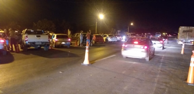 Blitz aps Feijoada de Inverno prende trs e apreende 15 CNHs e 17 carros