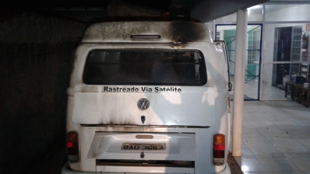 Criminosos incendeiam veculos de restaurante que fornece refeies ao Centro socioeducativo