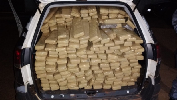 Motorista  preso com 348 tabletes de maconha em Fiat Uno