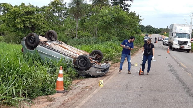 Motorista morre ao ser arremessado de carro durante capotamento em rodovia