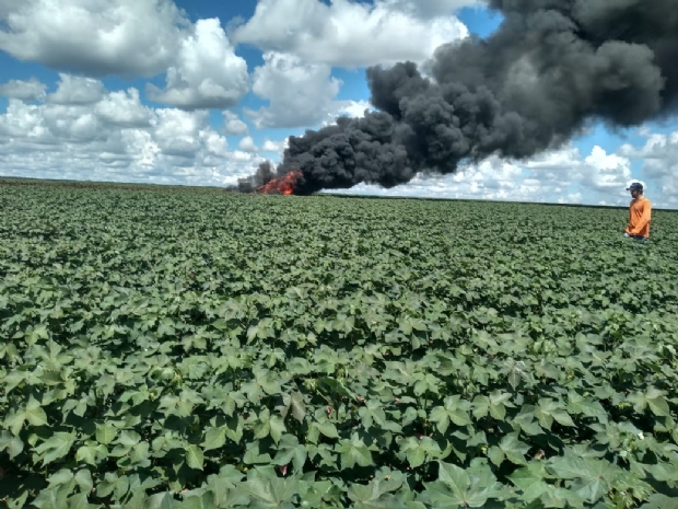 Piloto morre carbonizado aps aeronave cair em plantao;  fotos 