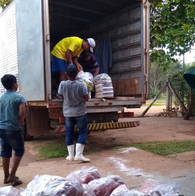 Concessionria entrega 160 cestas bsicas para comunidades indgenas