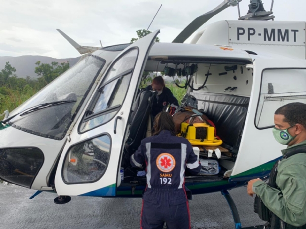Capotamento na Estrada do Manso deixa trs feridos; helicptero faz resgate