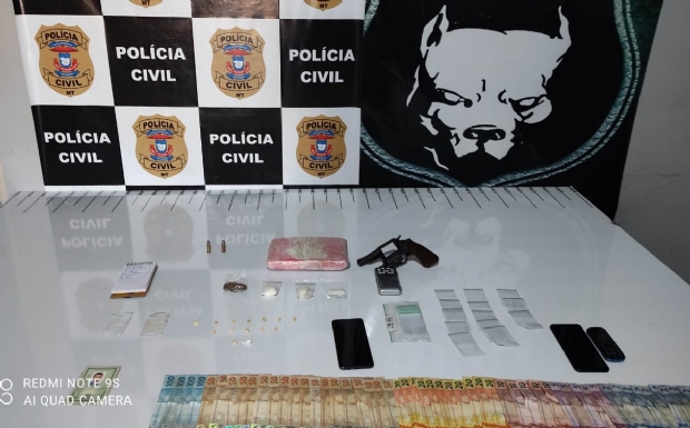 Polcia prende jovens traficantes com R$ 50 mil em cocana e R$ 1,2 mil em dinheiro