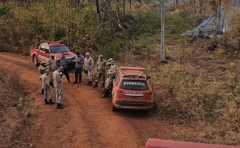 Bombeiros combatem novo incndio em reserva indgena que j consumiu mais de dez mil hectares;  vdeos 