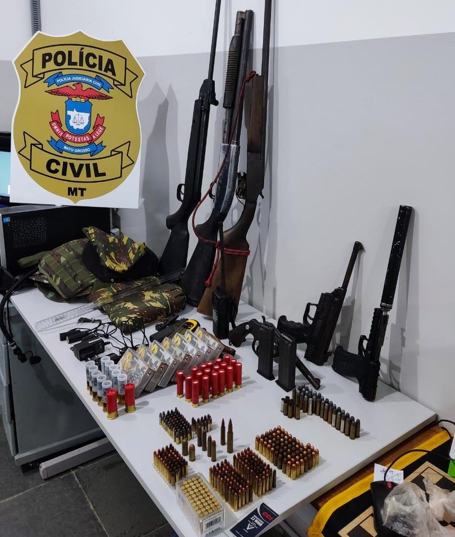 Polcia encontra armas e munies em casa de familiares de PM acusado de matar cinco pessoas