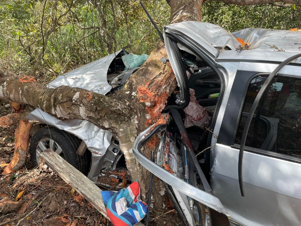 Pai e filho que vinham de Mato Grosso do Sul ficam feridos aps grave acidente em rodovia de MT