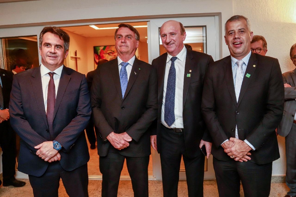 Neri se encontra com Bolsonaro durante evento do PP e presidente sinaliza neutralidade na disputa ao Senado em Mato Grosso