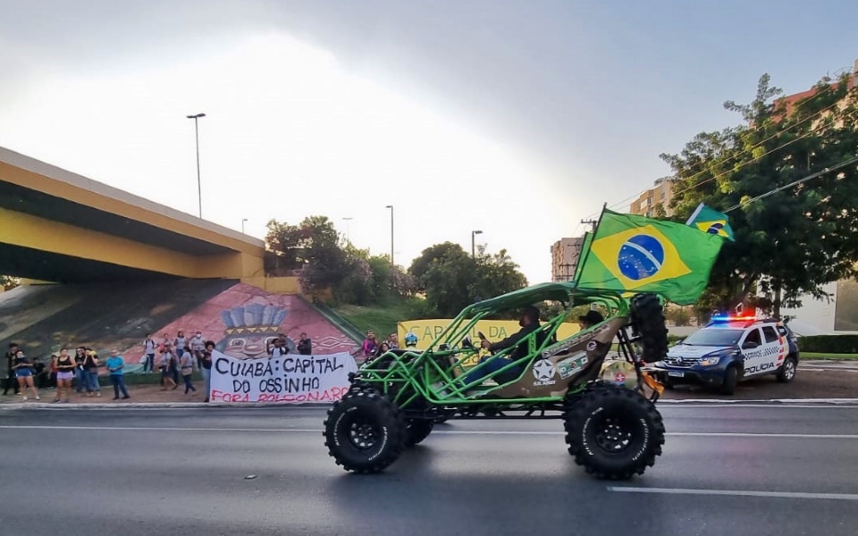 Estudantes protestaram contra desigualdade social em Mato Grosso durante visita de Bolsonaro