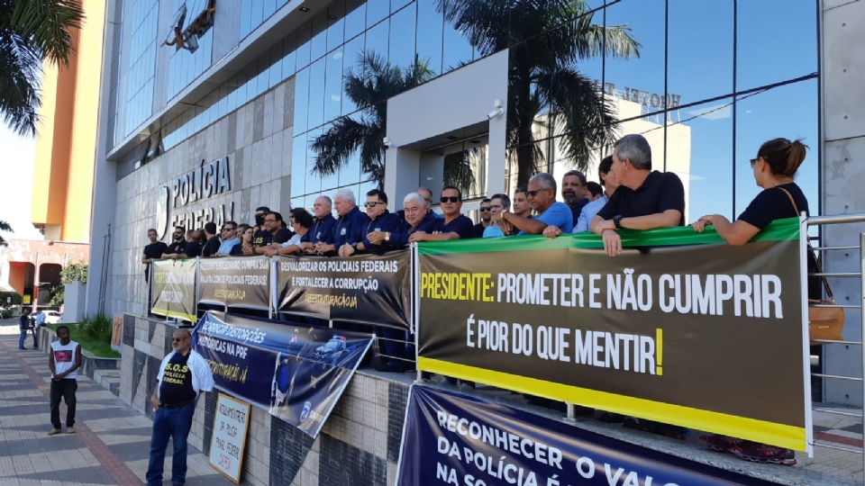 Protesto aconteceu em frente a sede da PF em Cuiab