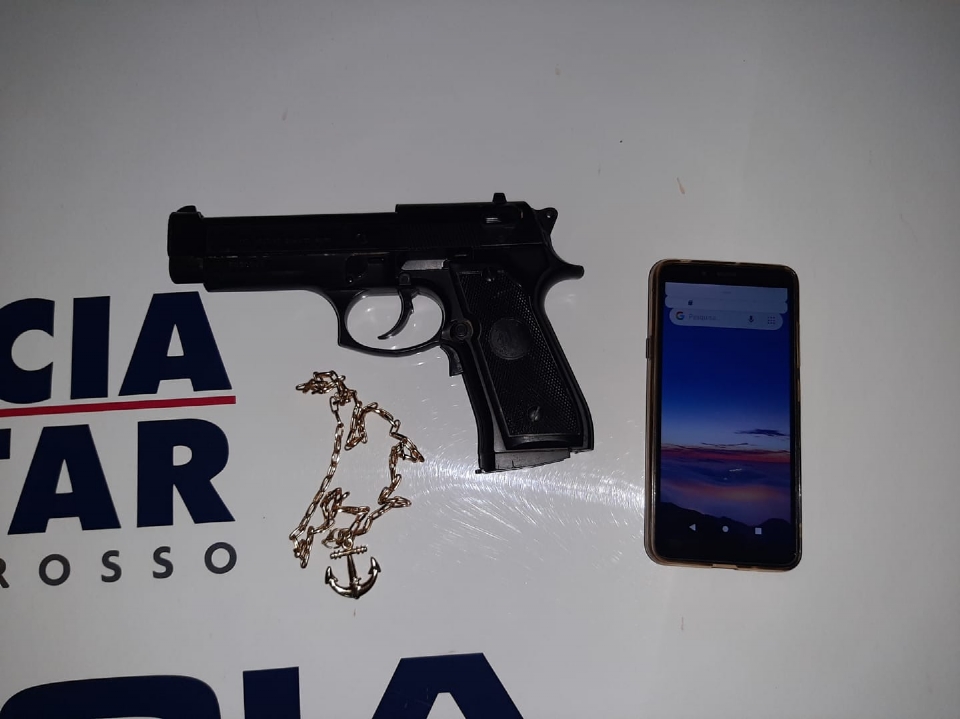 Cliente percebe arma de brinquedo, reage e impede assalto a escritrio de advocacia em Cuiab