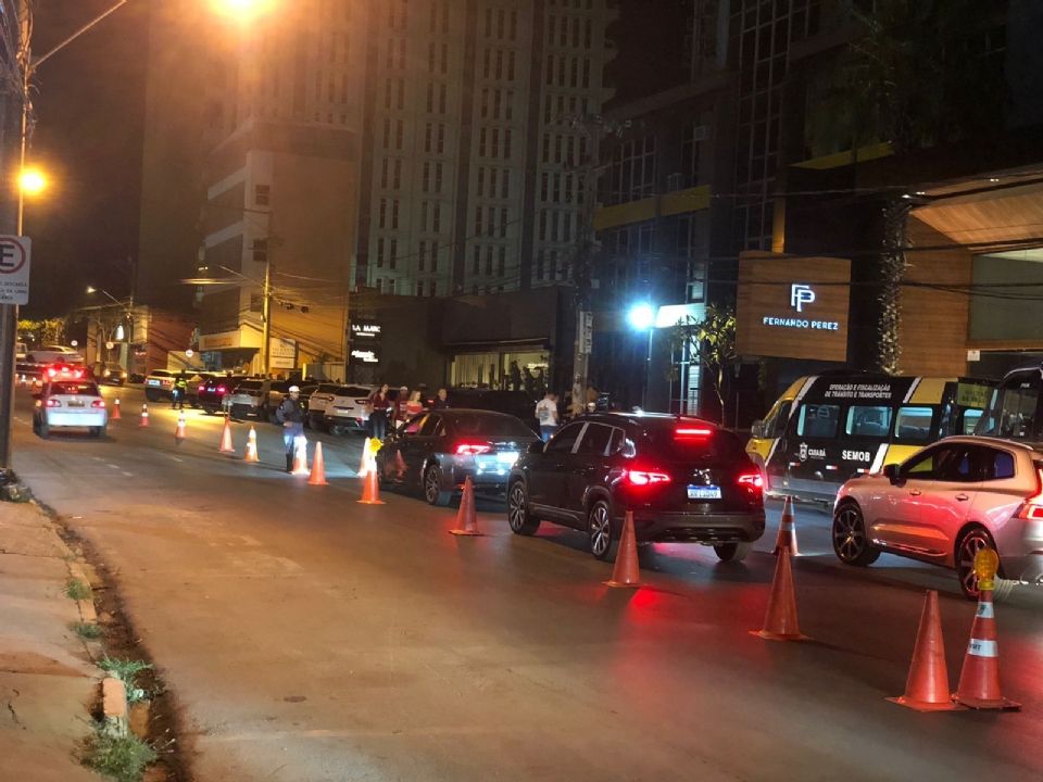 Lei Seca na avenida Isaac Pvoas prende sete motoristas por embriaguez ao volante