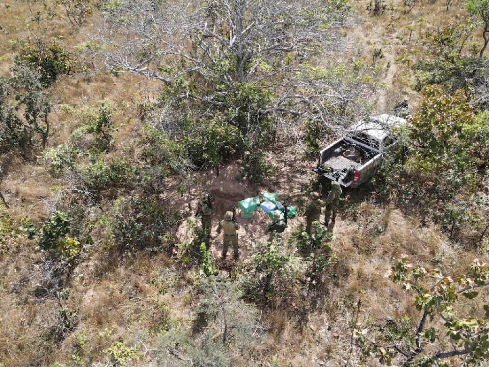 Fora-tarefa localiza R$ 5 milhes de cocana em destroos de aeronave na fronteira