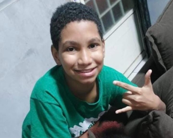 Garoto de 11 anos morre com traumatismo craniano aps se pendurar em trave e estrutura ceder