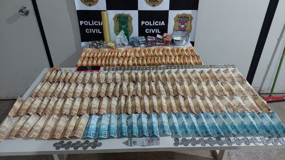 Traficante  presa com pores de drogas preparadas para venda e R$ 10 mil escondidos em residncia