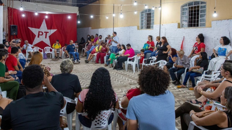 Grupo pr-Lula organiza panfletagens, caminhada e carreata em Cuiab: Precisamos ter coragem