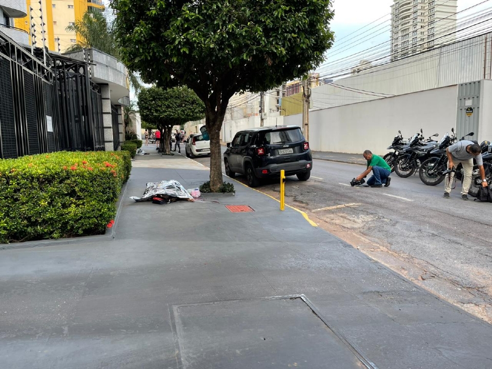 Casal  assassinado em frente a prdio de luxo na regio da Avenida do CPA; veja vdeo