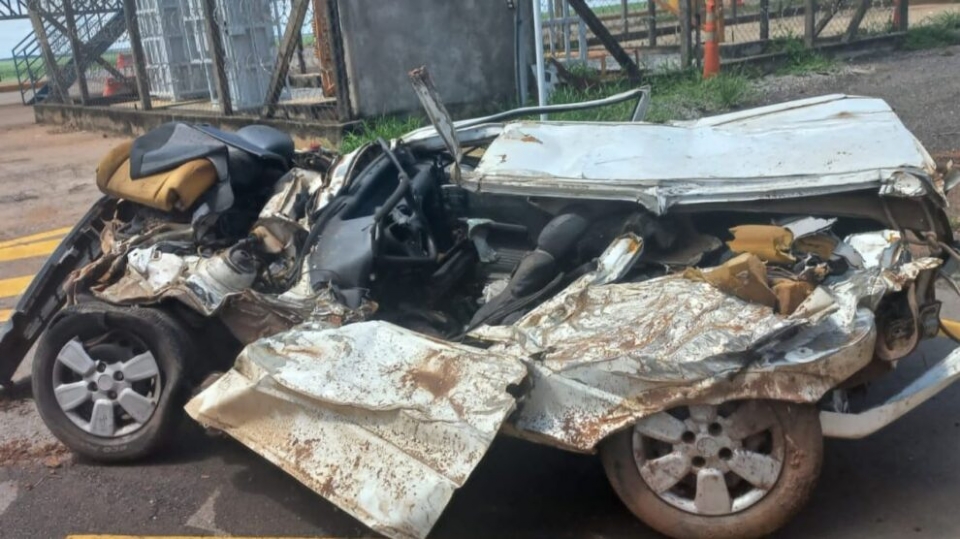 Sobrevivente, motorista de Uno amassado por carreta conta detalhes do acidente: 'foi Deus, meu carro ficou destrudo'