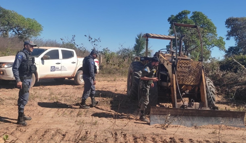 Sema apreende seis mquinas utilizadas em desmatamento ilegal e aplica mais de R$ 800 mil em multas