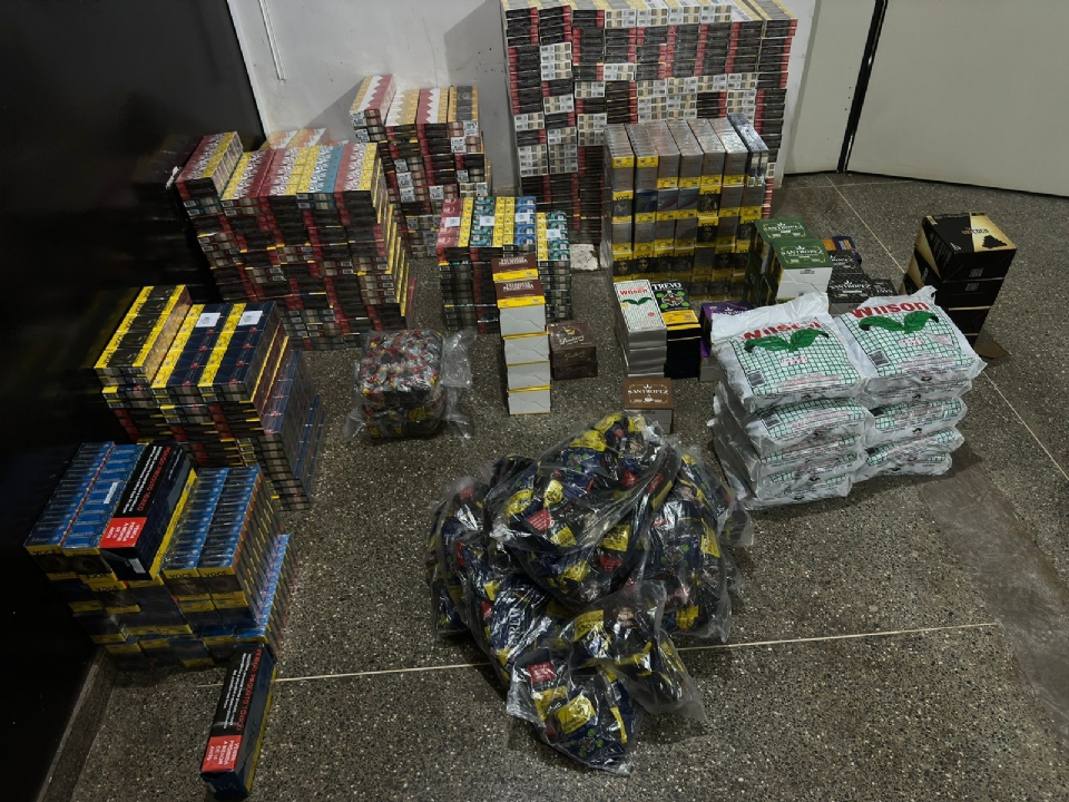 Polcia Militar apreende carga irregular com mais de 3,9 mil carteiras de cigarros