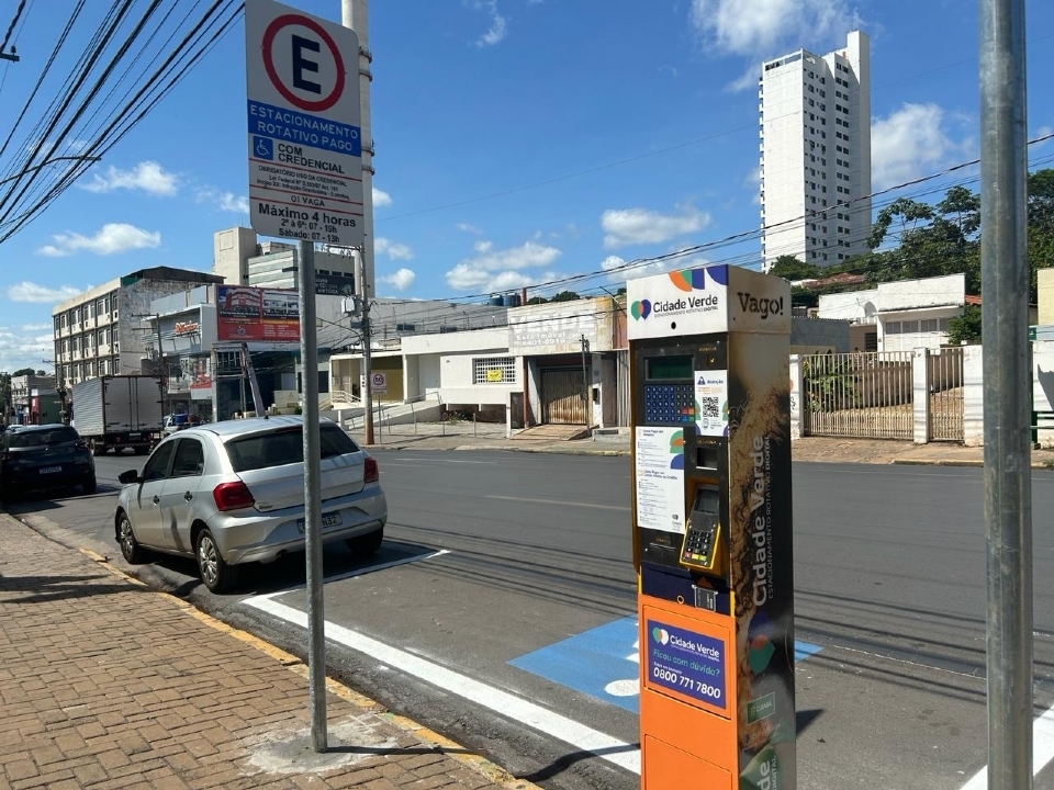 Cobrana do estacionamento rotativo no Jardim Cuiab  adiada; veja nova data