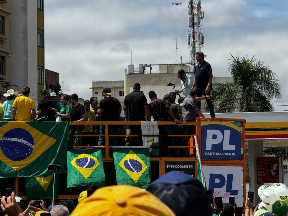 Bolsonaro encerra discurso na Praa 8 de Abril e segue para agenda no interior; Veja como foi