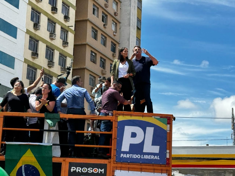 Bolsonaro chama Lula de 'descondenado' e diz que economia do Brasil est afundando