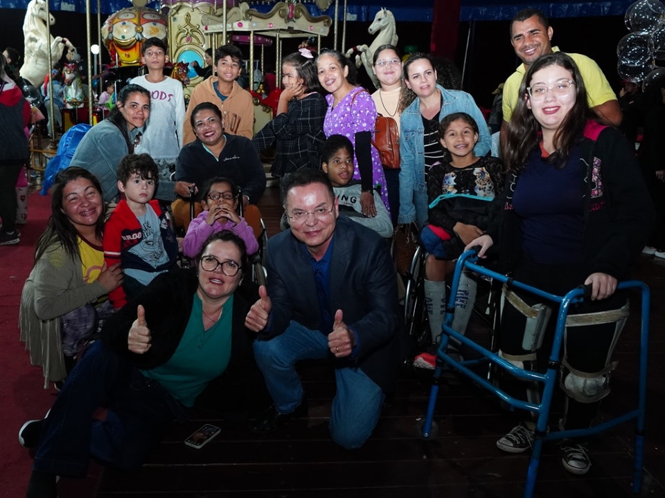 ALMT leva 2,5 mil crianas com deficincia para assistir espetculo inclusivo em circo