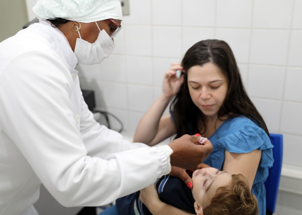 'Dia D' contra a poliomielite aplica mais de 6 mil vacinas em Cuiab mas no chega a 20% da populao