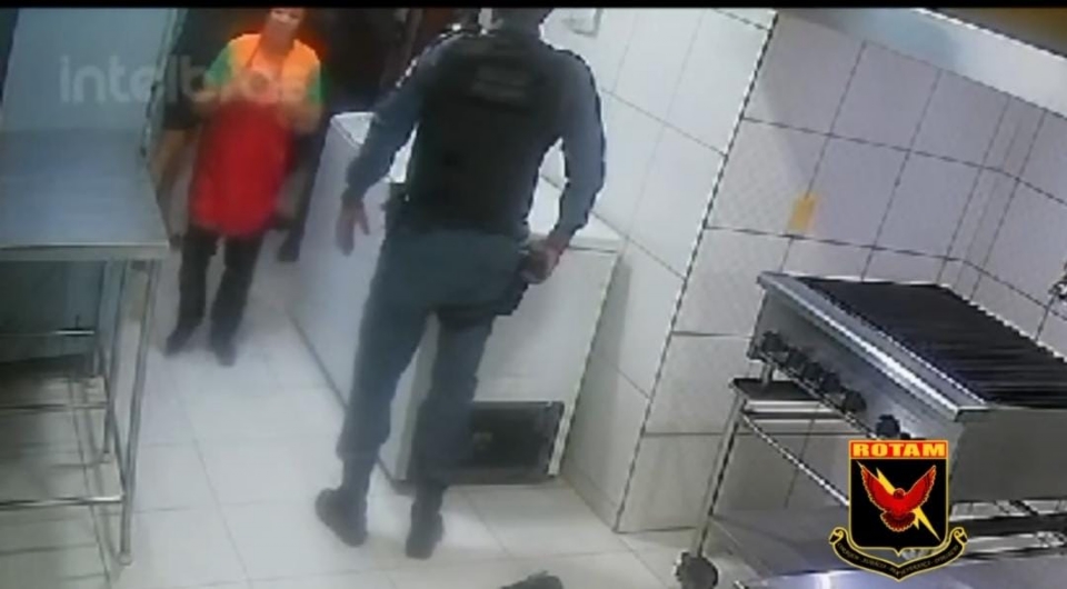Funcionrios de restaurante em Cuiab so mantidos refns durante roubo; veja vdeo