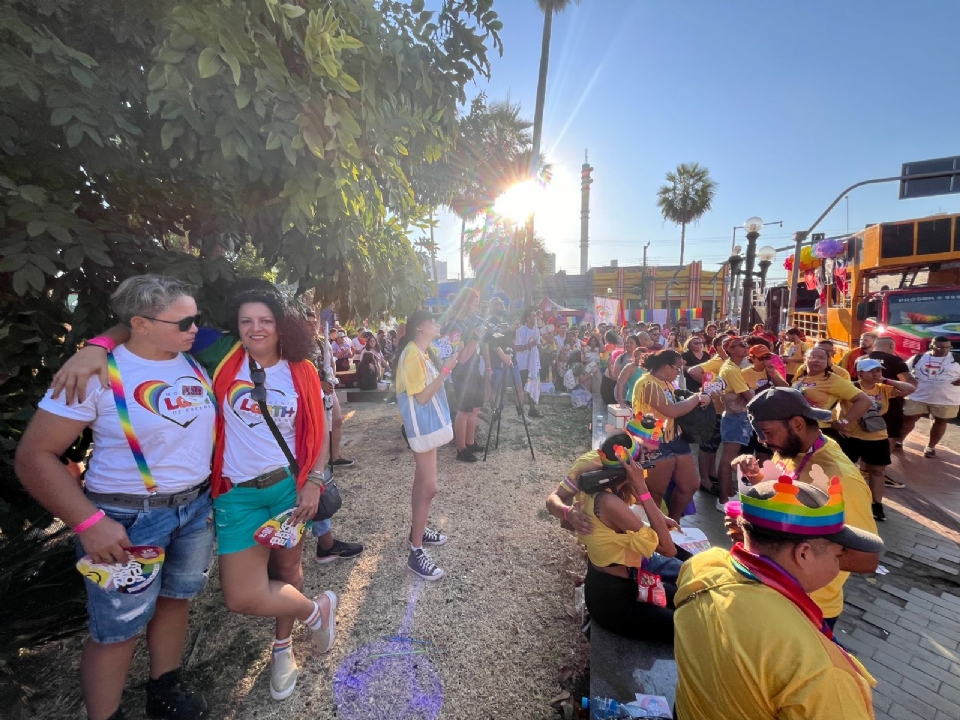Com atos polticos, 21 edio da Parada LGBTQIA+  realizada em Cuiab; estimativa  de 10 mil presentes; veja fotos