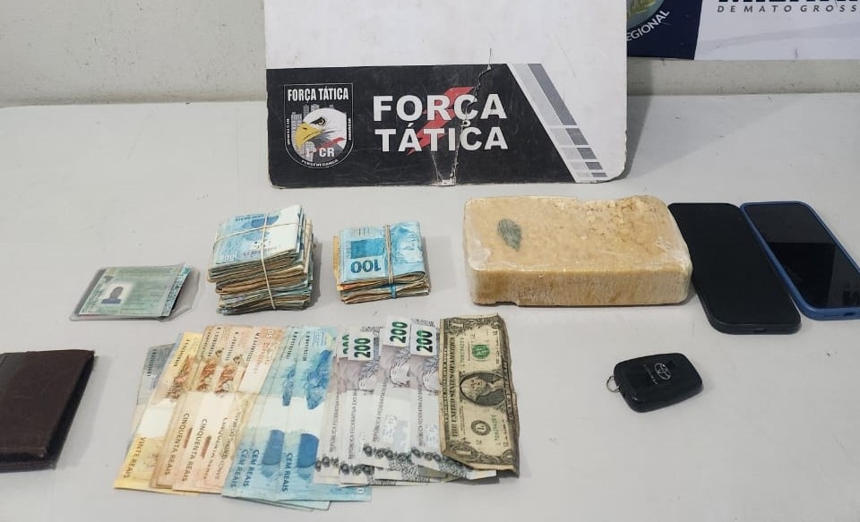 Traficante  preso dirigindo Corolla clonado em alta velocidade; estava com mais de R$ 22 mil e drogas