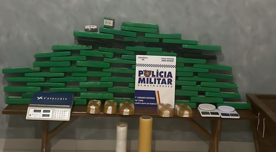 Polcia Militar apreende 64 kg de maconha e cocana em caixa d'gua