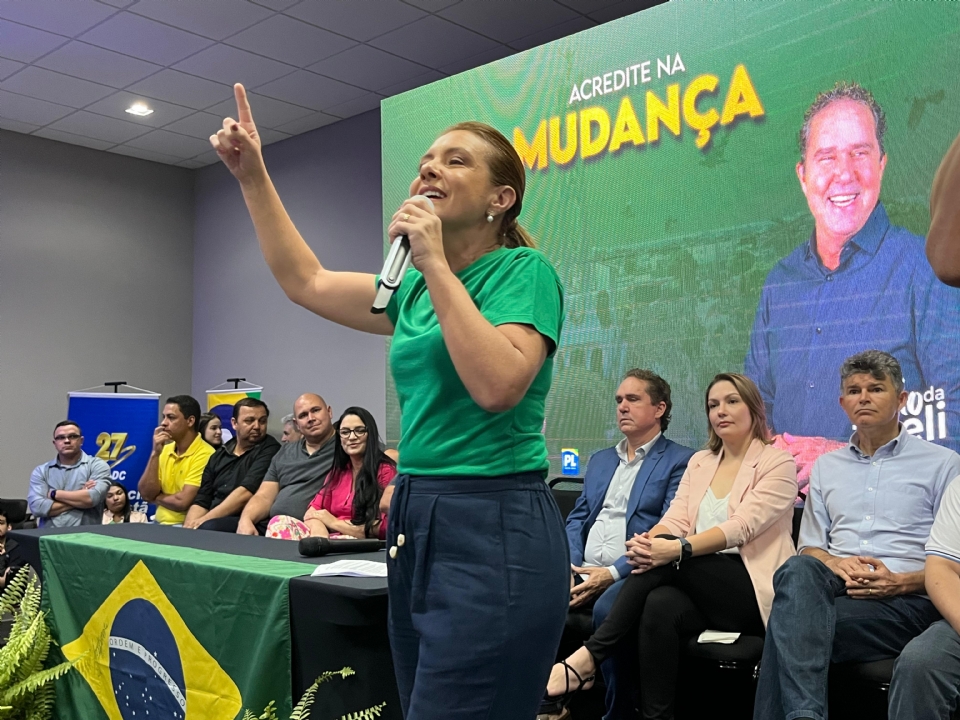 Oficialmente lanada  Prefeitura de VG, Flvia Moretti aposta no apoio de Bolsonaro contra 'hegemonia' dos Campos