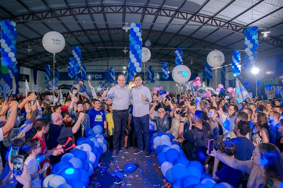 Thiago Silva e Luizo renem milhares durante conveno em Rondonpolis