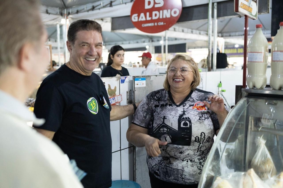 Feirantes do Mercado do Porto recebem Kennedy e demonstram apoio ao candidato