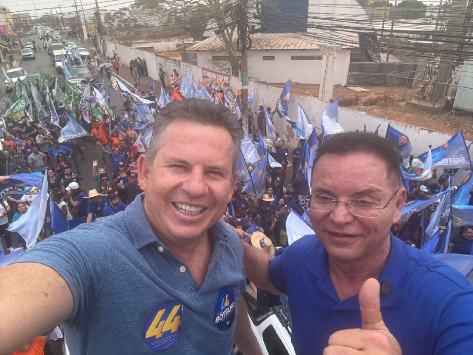 Mauro e Botelho fazem caminhada no CPA e reforam aliana para 'tirar Cuiab do buraco'