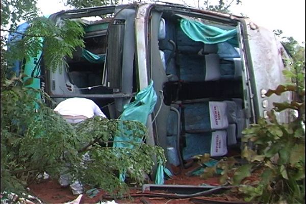 Onibus da Xavante tomba e fere 33 pessoas