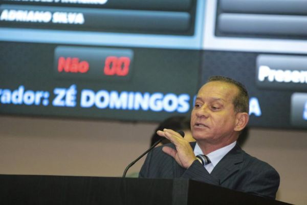 Z Domingos Fraga Filho  autor da proposta inusitada, na Assembleia Legislativa