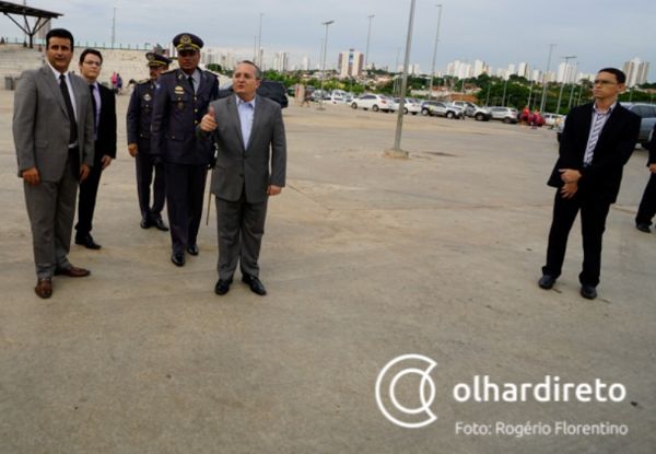 Pedro Taques com Mauro Zaque e Fbio Galindo, em evento do Corpo de Bombeiros Militar