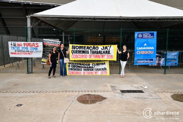 Aprovados em concursos do Estado protestam em abertura de Caravana e exigem cronograma