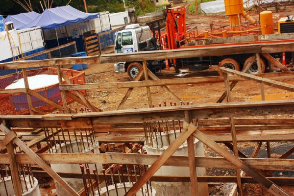Obras do viaduto da FEB avanam e 85% da fundao  finalizada