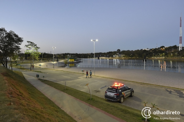 Adolescente  apreendido aps roubar celular de mulher no Parque das guas